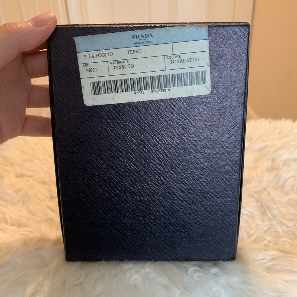 🚫SOLD🚫NIB red Prada trifold wallet - Picture 8 of 8